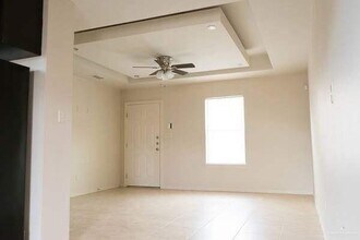 7 Taxco Ct-Unit -2 in Edinburg, TX - Foto de edificio - Building Photo