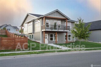 1902 Benjamin Ct in Lynden, WA - Building Photo - Building Photo