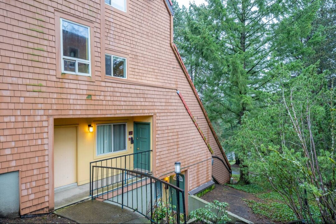 34 Oswego Smt, Unit 34 Oswego Smt in Lake Oswego, OR - Building Photo