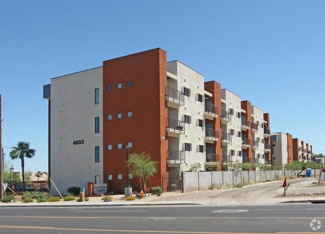 Rancho Montanas Senior Apartments in Phoenix, AZ - Building Photo