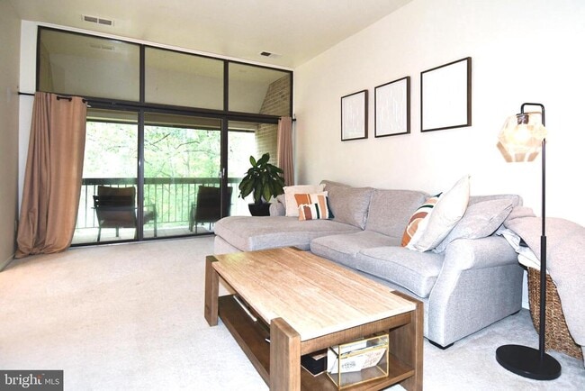 property at 1672 Parkcrest Cir