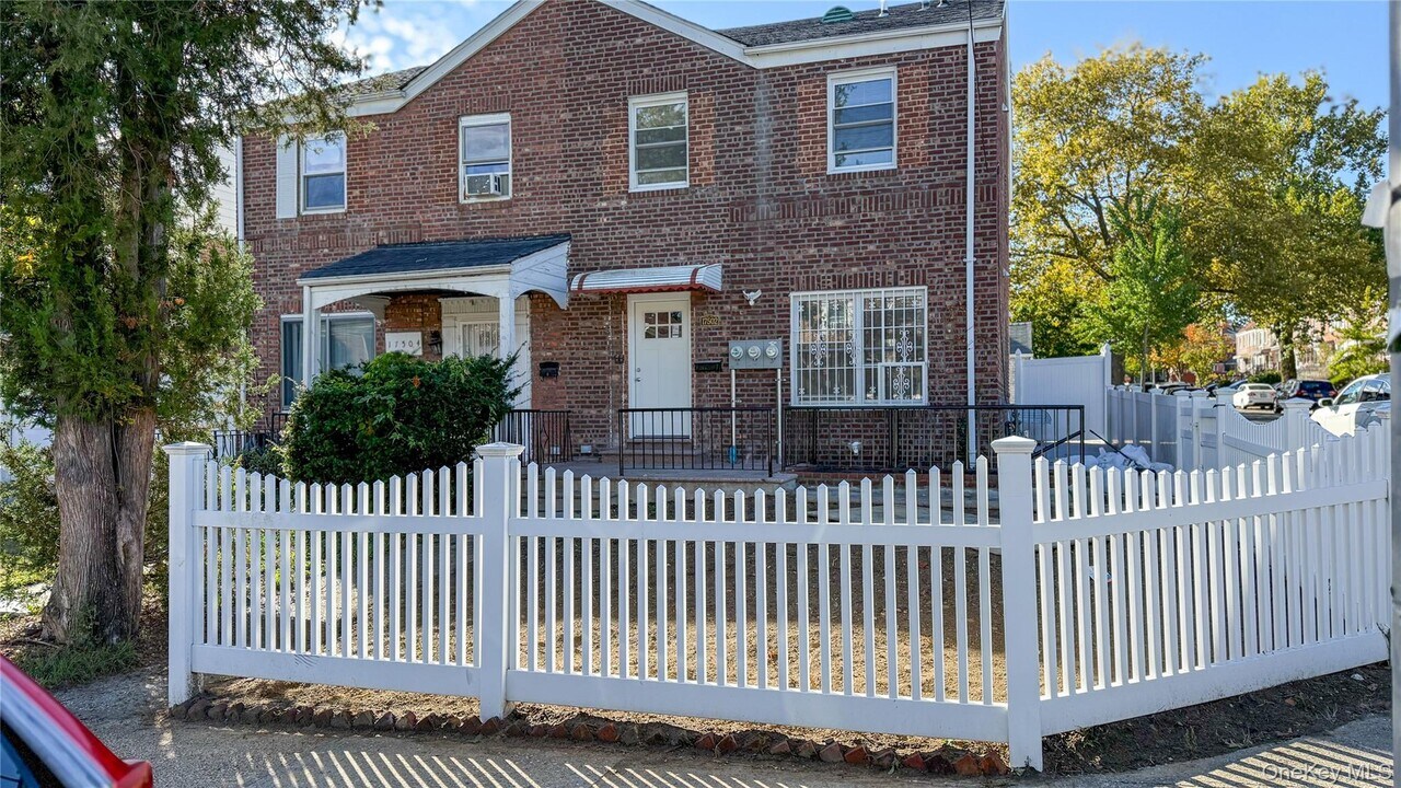 175-02 Jewel Ave in Queens, NY - Building Photo