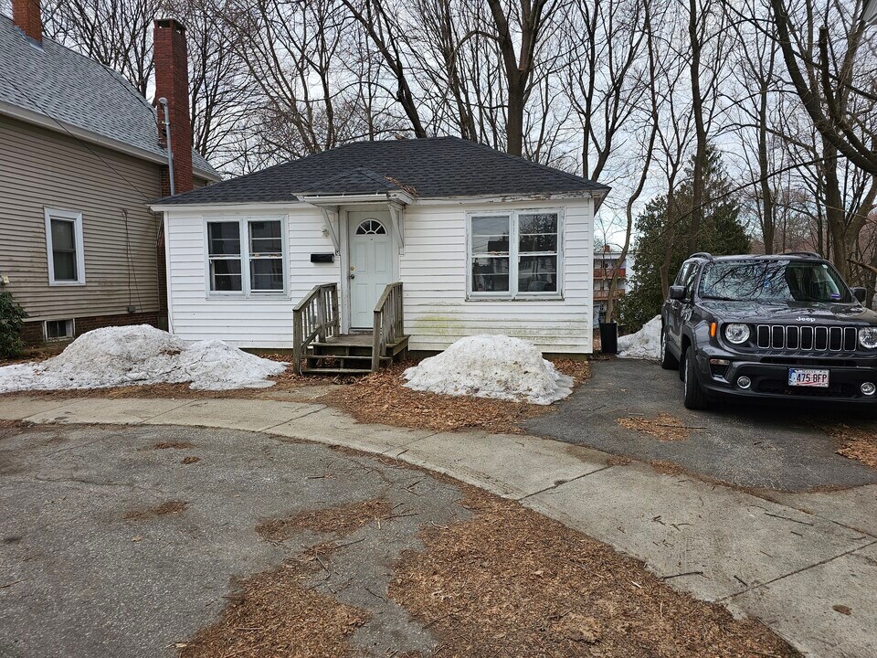 14 Henry Ave in Sanford, ME - Foto de edificio