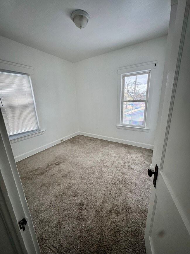 2027 Chesterland Ave, Unit Up in Lakewood, OH - Foto de edificio - Building Photo