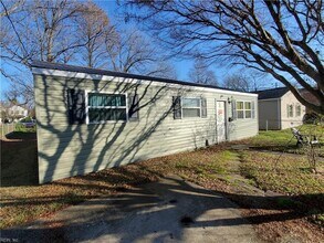 1406 W 39th St in Norfolk, VA - Foto de edificio - Building Photo
