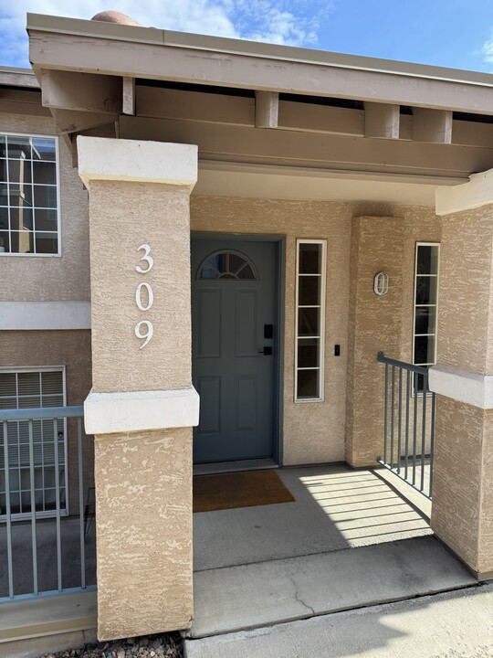 875 Sahali Terrace in Kamloops, BC - Building Photo