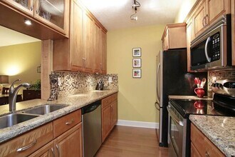 4641 Wild Indigo St-Unit -25/427 in Houston, TX - Building Photo - Building Photo