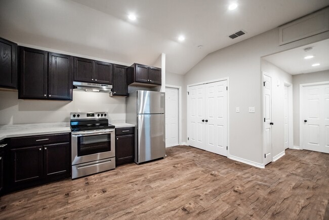 803 S Main St in Victoria, TX - Building Photo - Building Photo