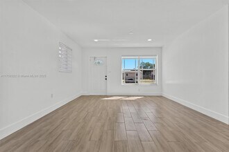 830 N 69th Terrace in Hollywood, FL - Building Photo - Building Photo