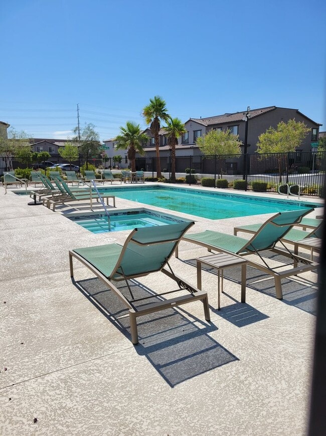 8705 Giant Causeway Ave in Las Vegas, NV - Foto de edificio - Building Photo