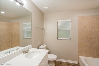 1383 Eppinger Dr in Port Charlotte, FL - Foto de edificio - Building Photo