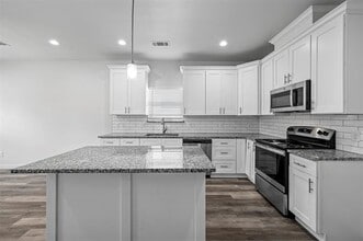 208 D St in Whitesboro, TX - Building Photo - Building Photo