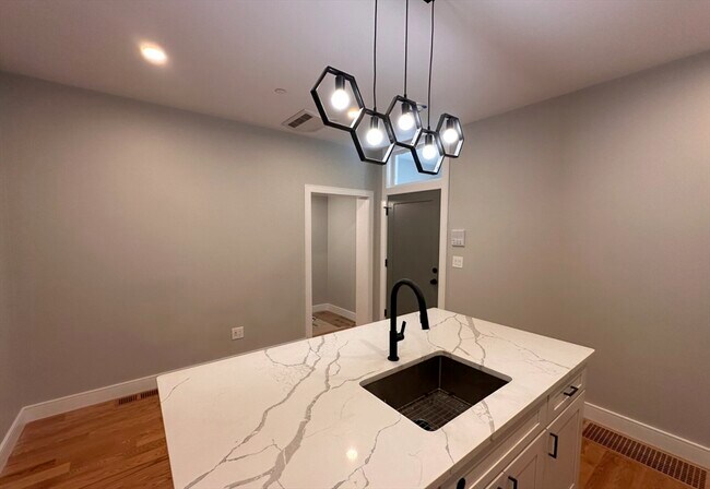 16 Baker Ct, Unit 1 in Boston, MA - Building Photo - Building Photo