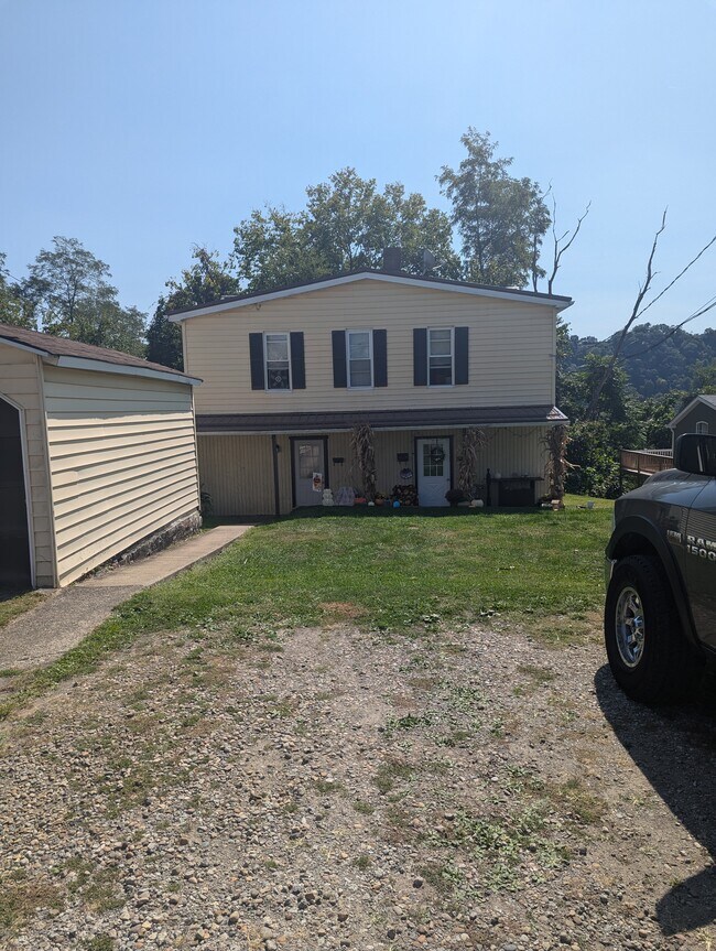 862 Cleveland Ave, Unit 862 Cleveland Ave in Brackenridge, PA - Foto de edificio - Building Photo