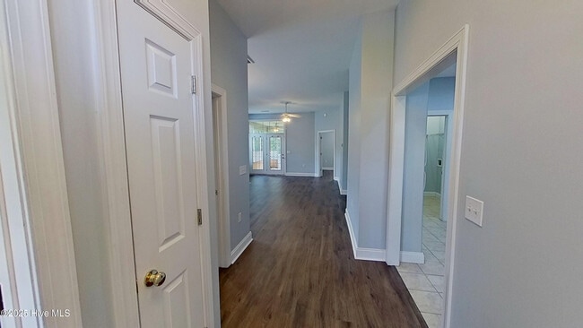 620 Elfin Ct in Winnabow, NC - Foto de edificio - Building Photo