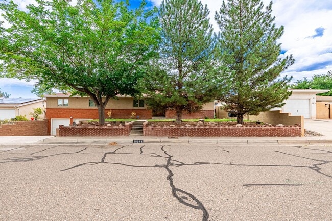 property at 1518 Wellesley Dr NE