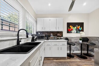 5919 Lexington Ave in Los Angeles, CA - Building Photo - Building Photo