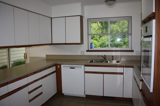 8352 Galloway Dr in Lambertville, MI - Building Photo - Building Photo