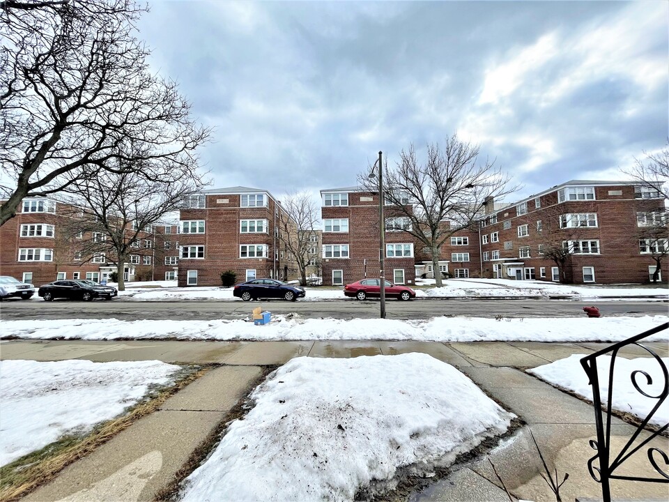 2713-2737 W Berwyn Ave in Chicago, IL - Building Photo