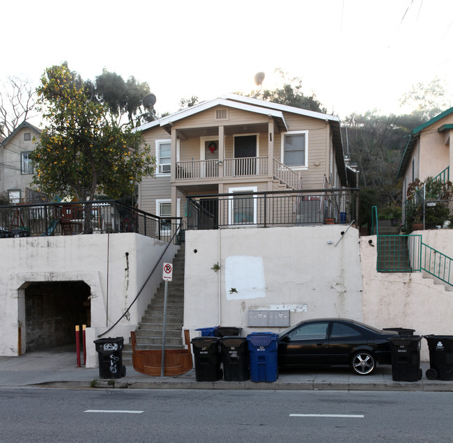 658 Amador St in Los Angeles, CA - Building Photo - Building Photo