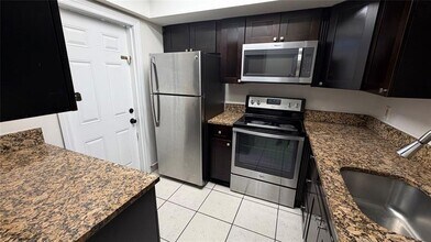 4061 NW 9th Ave in Pompano Beach, FL - Building Photo - Building Photo