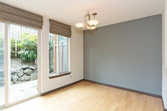 3661 Phinney Ave N, Unit Apt 104 in Seattle, WA - Foto de edificio - Building Photo