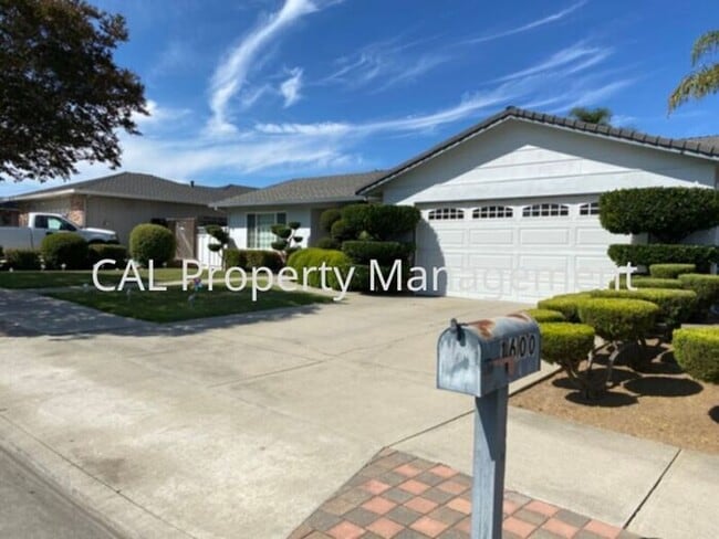 1600 Memorial Dr in Hollister, CA - Building Photo - Building Photo