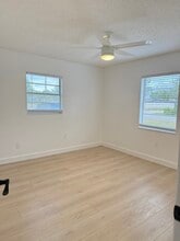 1684 Martin St, Unit A in Largo, FL - Foto de edificio - Building Photo