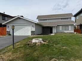 2179 Monterey Dr in South Lake Tahoe, CA - Building Photo