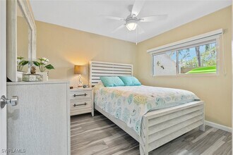 896 Buttonwood Dr in Fort Myers Beach, FL - Foto de edificio - Building Photo