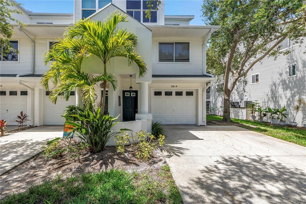 9814 Indian Key Trail in Seminole, FL - Building Photo