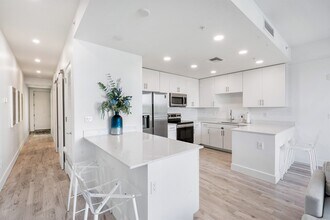 1709 N Tamiami Trail in Sarasota, FL - Building Photo - Building Photo