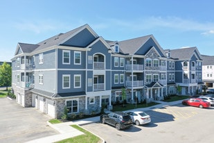 Parkway Luxury Apartments in Amherst, NY - Building Photo