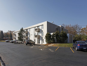 Parkhill Apartments in Ypsilanti, MI - Foto de edificio - Building Photo