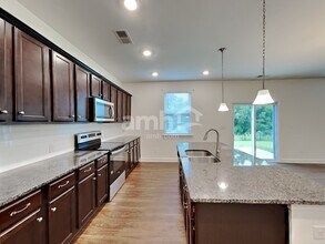 136 Hamilton Park Dr in Mooresville, NC - Building Photo - Building Photo