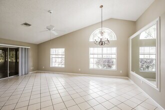 105 Hemingway Ct in Royal Palm Beach, FL - Building Photo - Building Photo