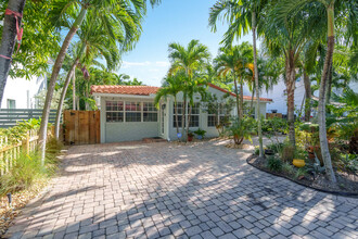 716 NE 17th Rd in Fort Lauderdale, FL - Building Photo - Building Photo