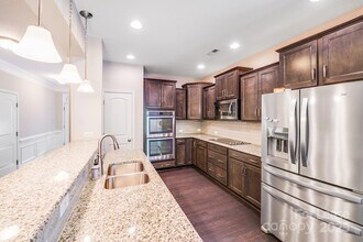 13122 Oakhaven Glen Ln, Unit 410 in Charlotte, NC - Building Photo - Building Photo