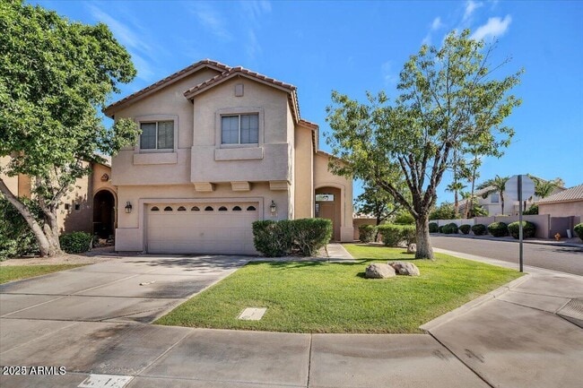 property at 902 W Azalea Pl