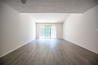 1021 Swingwood Dr NE in Keizer, OR - Building Photo - Building Photo