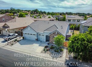 2926 Fantail Ln in Lincoln, CA - Building Photo - Building Photo