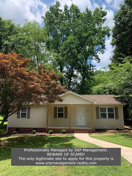 204 Greenwood Ave in Belmont, NC - Building Photo