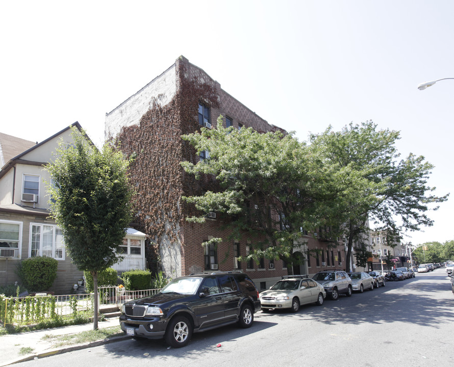 Times Court in Brooklyn, NY - Building Photo