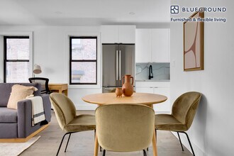 241 W 75th St in New York, NY - Building Photo - Building Photo