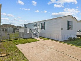 2012 St Thomas in Dickinson, TX - Building Photo