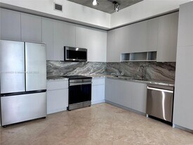 2275 Biscayne Blvd in Miami, FL - Building Photo