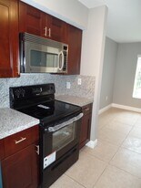 2341 NW 33rd St in Oakland Park, FL - Building Photo
