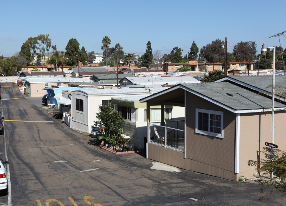 Happy Hollow Trailer Park in National City, CA - Foto de edificio