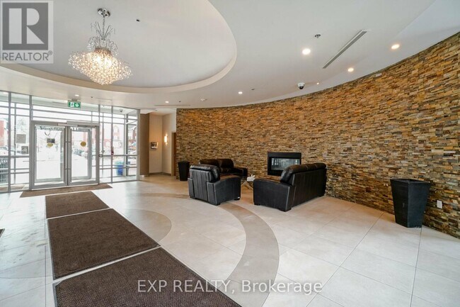 215 Queen St E in Brampton, ON - Building Photo - Building Photo