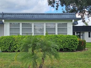 301 Kings Blvd in Sun City Center, FL - Building Photo - Building Photo